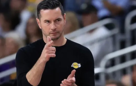 开云登录入口-雷迪克谈下半场：继续分享球权，继续全力反击