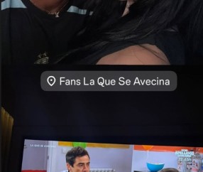 🤍亚马尔女友晒照，相拥一起看西班牙情景喜剧