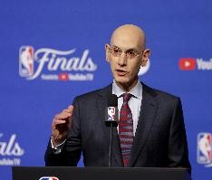 萧华：公众舆论并不总是对的 我要设身处地地为鲍尔默和小卡着想